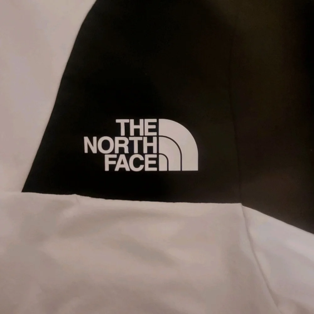 The North Face Men's White/Black Zip Peril Wind Windbreaker Hooded Jacket Sz L‎
